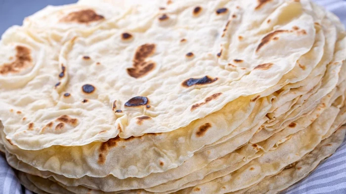 Come preparare il pane pita sottile fatto in casa